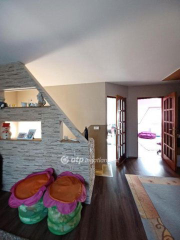 Eladó családi ház, Egerben 85.9 M Ft, 4 szobás