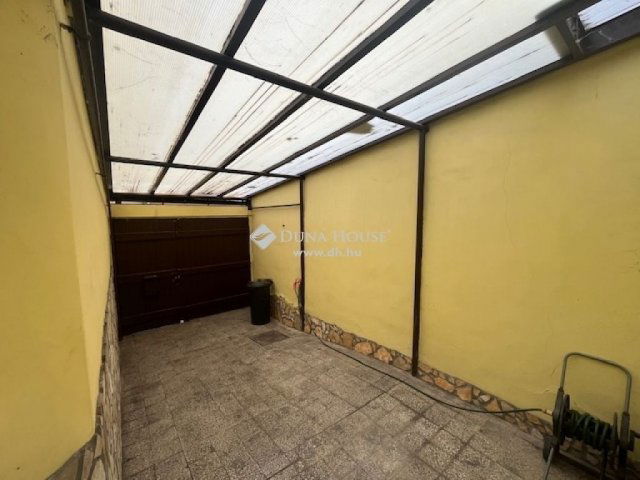 Eladó családi ház, Pécsett 65 M Ft, 4 szobás