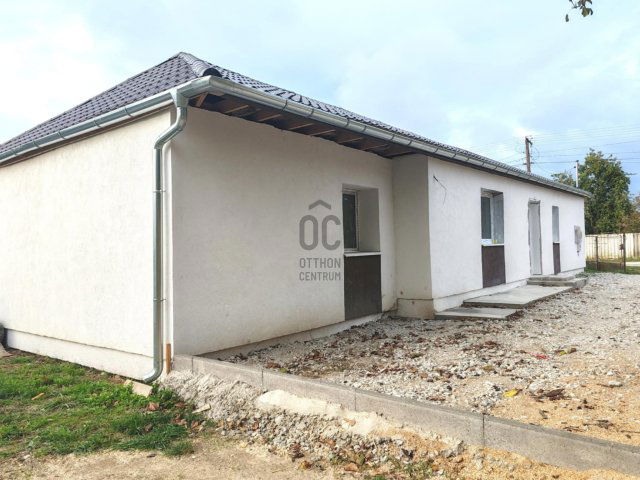 Eladó családi ház, Ádándon 45 M Ft, 4 szobás