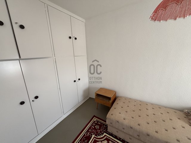 Eladó panellakás, Várpalotán, Árpád utcában 34.9 M Ft