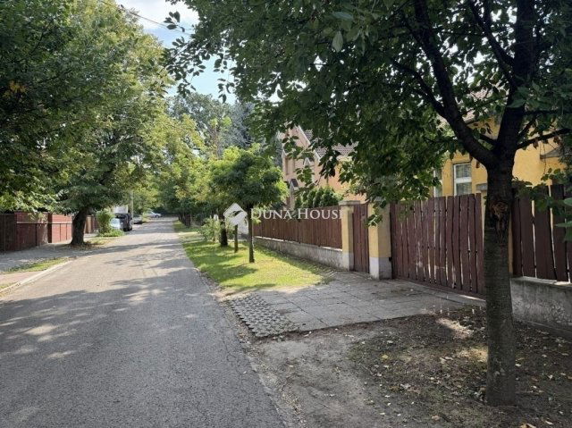 Eladó családi ház, Budapesten, XVIII. kerületben 80 M Ft