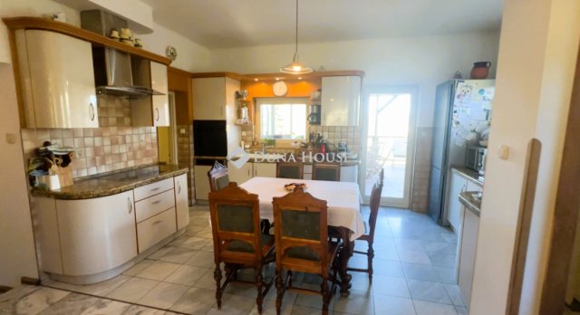 Eladó családi ház, Solymáron 269 M Ft, 5 szobás