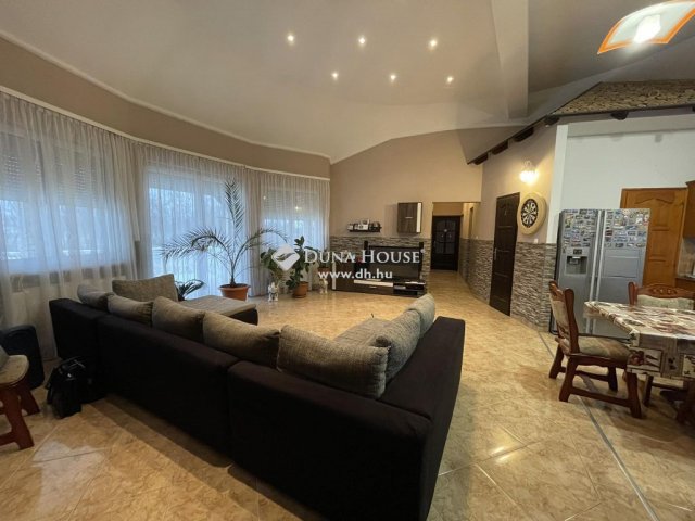 Eladó családi ház, Kecskeméten 119.8 M Ft, 5 szobás