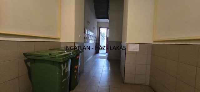 Eladó téglalakás, Budapesten, V. kerületben, Molnár utcában