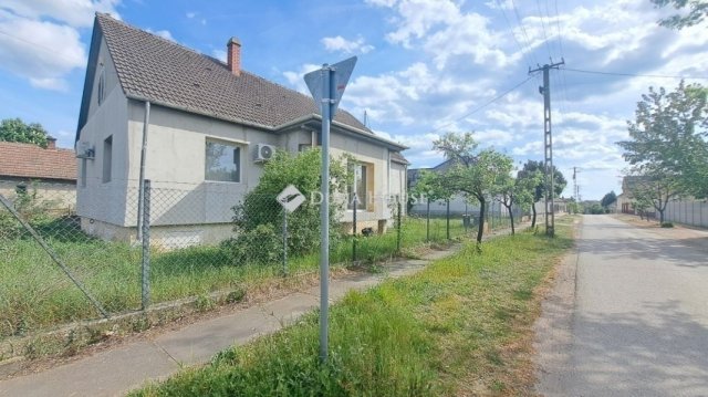 Eladó családi ház, Tápiószecsőn 65 M Ft, 4 szobás