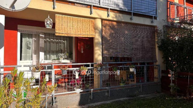 Eladó téglalakás, Szigetszentmiklóson 67.9 M Ft, 2+1 szobás