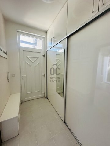 Eladó téglalakás, Budapesten, VI. kerületben 97.9 M Ft, 2 szobás
