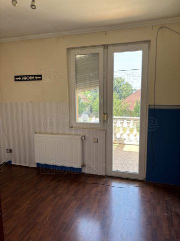 Eladó családi ház, Tatabányán 102 M Ft, 17 szobás