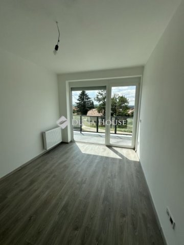 Eladó téglalakás, Pécsett 154 M Ft, 5 szobás