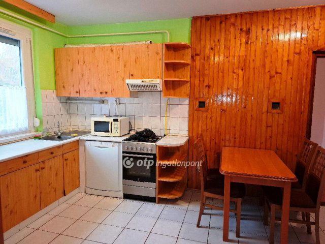 Eladó téglalakás, Békéscsabán 39.9 M Ft, 3+1 szobás