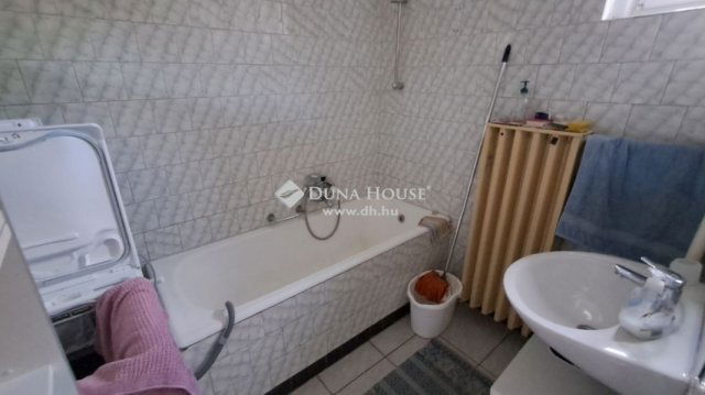 Eladó családi ház, Kecskeméten 69.9 M Ft, 6 szobás