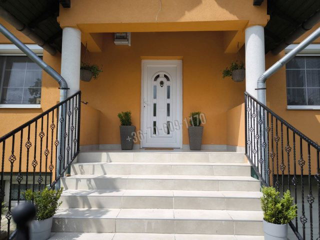 Eladó családi ház, Rádon 139 M Ft, 5 szobás