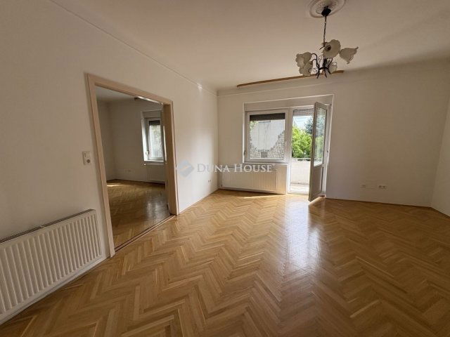 Eladó téglalakás, Pécsett 67.9 M Ft, 3 szobás