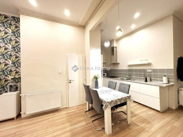 Eladó téglalakás, Budapesten, V. kerületben 120 M Ft, 2+1 szobás