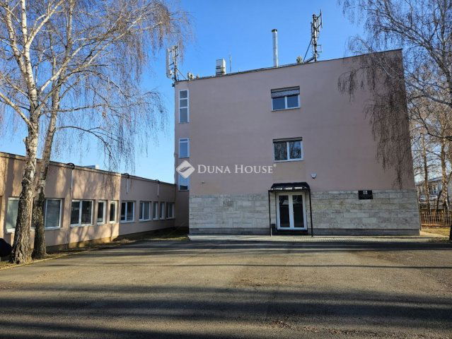 Kiadó iroda, Pécsett 900 E Ft / hó / költözzbe.hu
