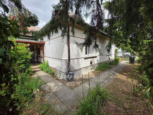Eladó családi ház, Adonyban 48.5 M Ft, 3 szobás