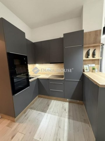 Eladó téglalakás, Pécsett 82.9 M Ft, 3 szobás