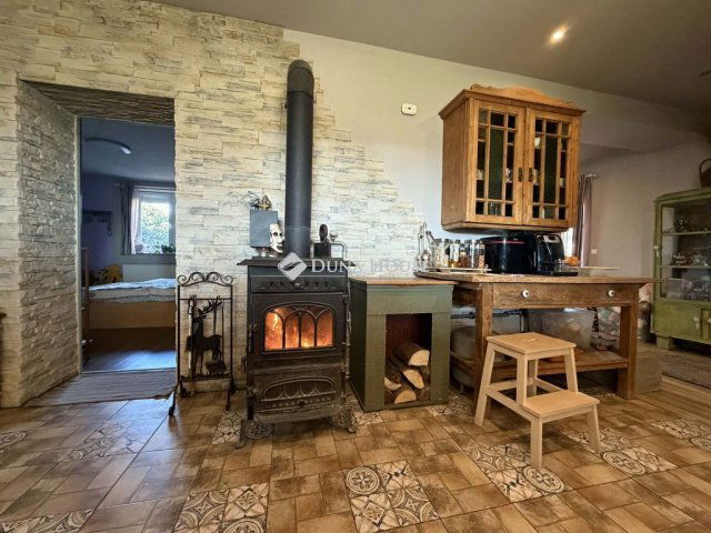 Eladó családi ház, Dánszentmiklóson 49.9 M Ft, 2 szobás