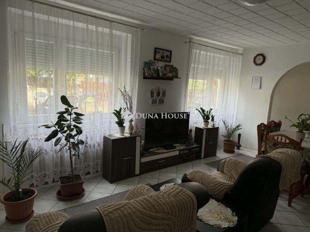 Eladó családi ház, Esztergomban 85 M Ft, 6 szobás