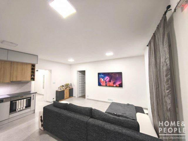 Eladó téglalakás, Szegeden 82.5 M Ft, 3 szobás