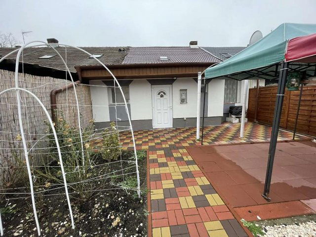 Eladó sorház, Dunakeszin 59.9 M Ft, 1 szobás