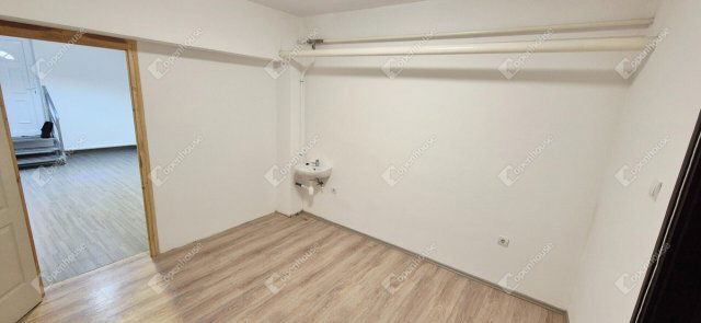 Kiadó üzlethelyiség, Miskolcon 100 E Ft / hó, 2 szobás