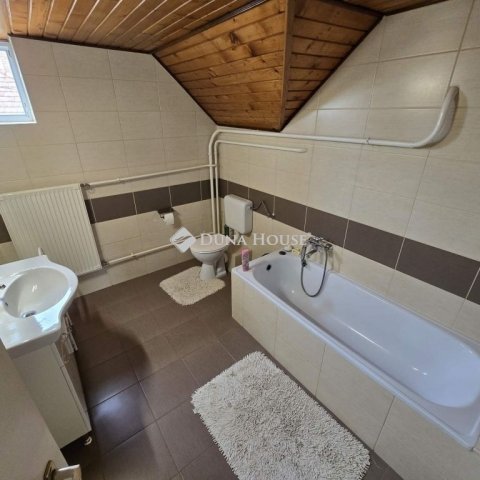 Eladó családi ház, Lajosmizsén 79.5 M Ft, 6 szobás