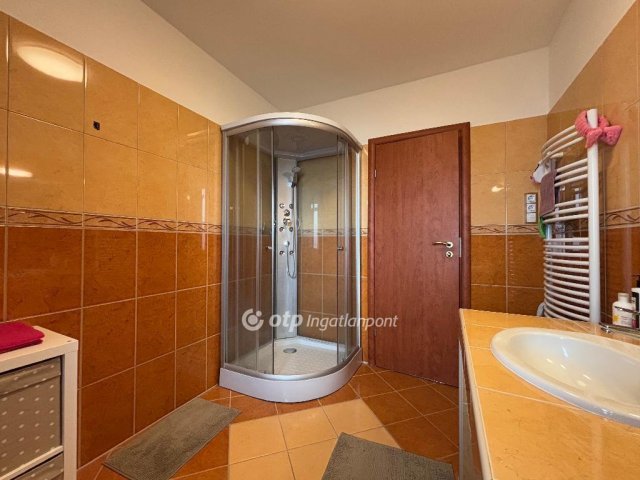 Eladó családi ház, Piliscsabán 180 M Ft, 4+1 szobás