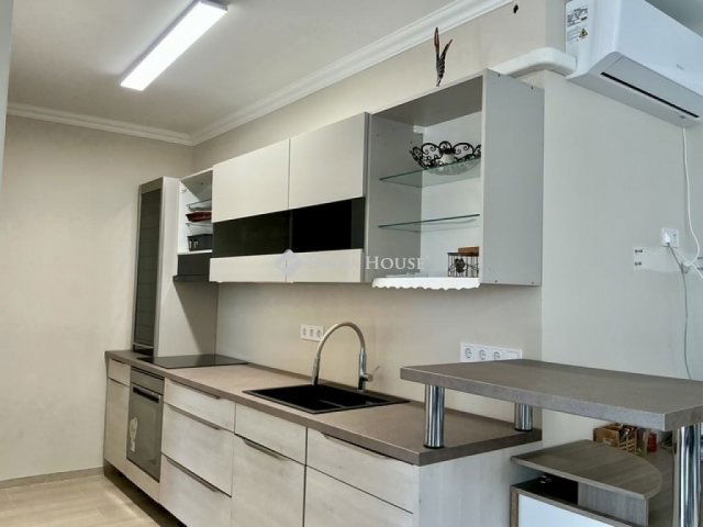 Eladó családi ház, Szadán 265 M Ft, 6 szobás