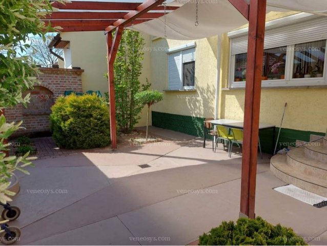 Eladó családi ház, Gyulán 69.9 M Ft, 7 szobás