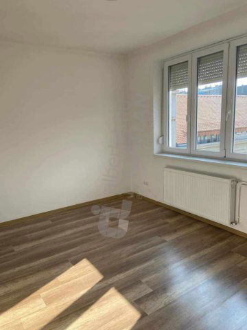 Kiadó téglalakás, albérlet, V. kerületben, Alkotmány utcában