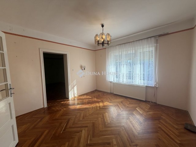 Eladó családi ház, Csikvándon 39 M Ft, 5 szobás