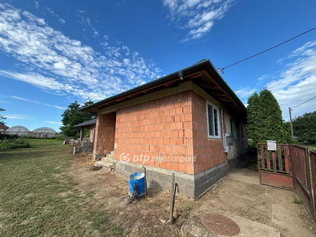 Eladó családi ház, Szorgalmatoson 52 M Ft, 4 szobás