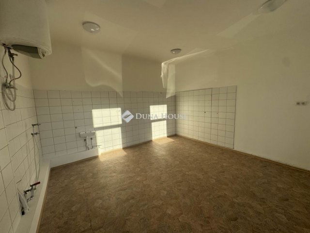 Eladó téglalakás, Budapesten, XX. kerületben 40 M Ft, 1 szobás