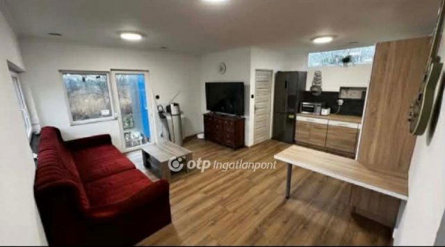 Eladó családi ház, Taksonyon 99 M Ft, 1+1 szobás