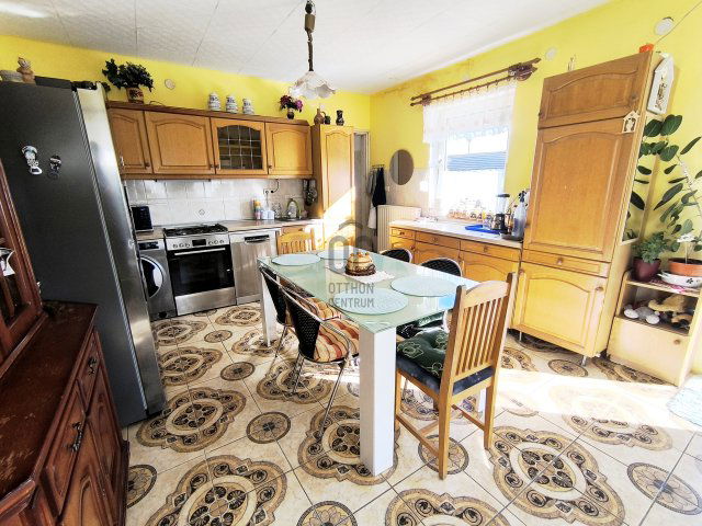 Eladó családi ház, Bakonyszentlászlón 41.85 M Ft, 2 szobás
