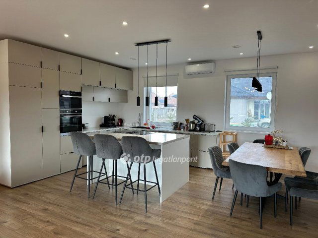 Eladó családi ház, Albertirsán 165 M Ft, 3 szobás