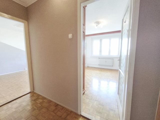 Eladó panellakás, Budapesten, III. kerületben, Vörösvári úton
