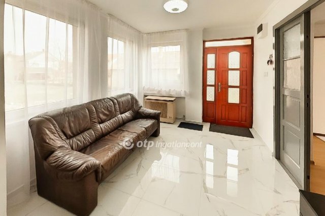 Eladó családi ház, Pétervásárán 24 M Ft, 3 szobás