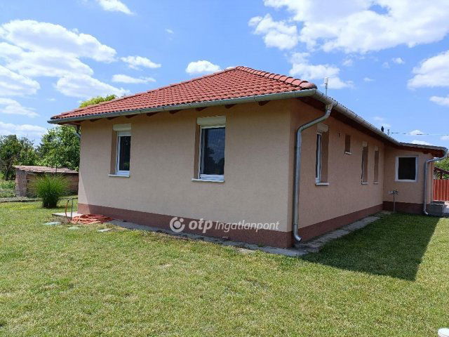 Eladó családi ház, Majosházán 89.99 M Ft, 4 szobás