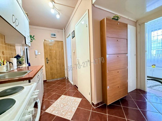 Eladó panellakás, Oroszlányban 36.4 M Ft, 2+1 szobás