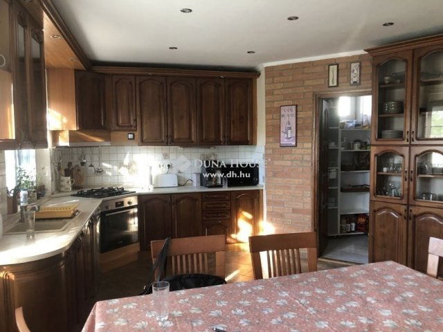 Eladó családi ház, Érden 175 M Ft, 2+2 szobás