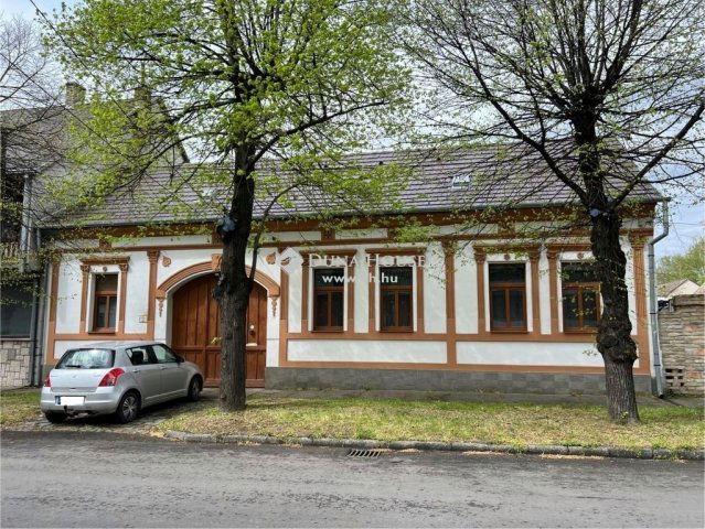 Eladó családi ház, Mohácson 72.9 M Ft, 4 szobás