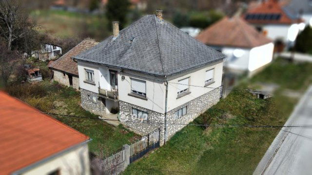 Eladó családi ház, Bakonybélben 39.9 M Ft, 2+1 szobás
