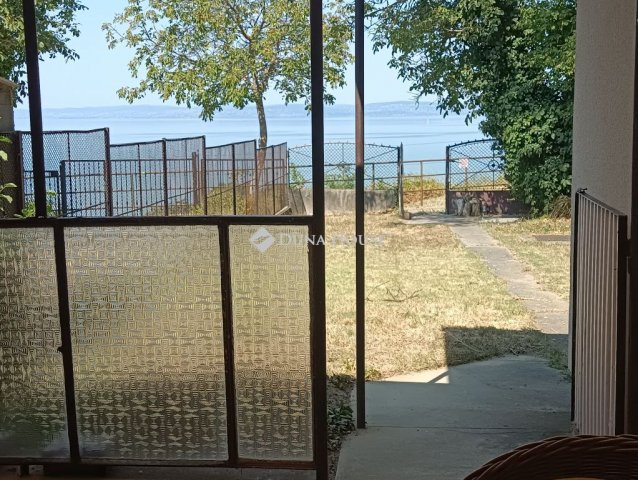 Eladó nyaraló, Balatonvilágoson 110 M Ft, 1+1 szobás