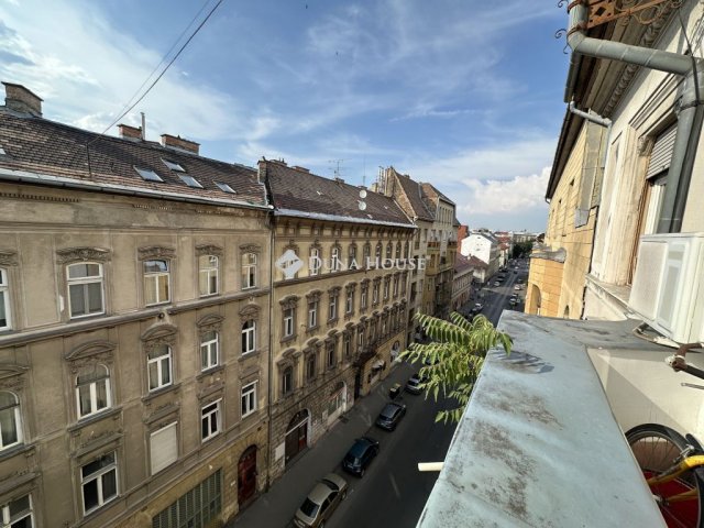 Eladó téglalakás, Budapesten, VII. kerületben 155 M Ft, 3 szobás