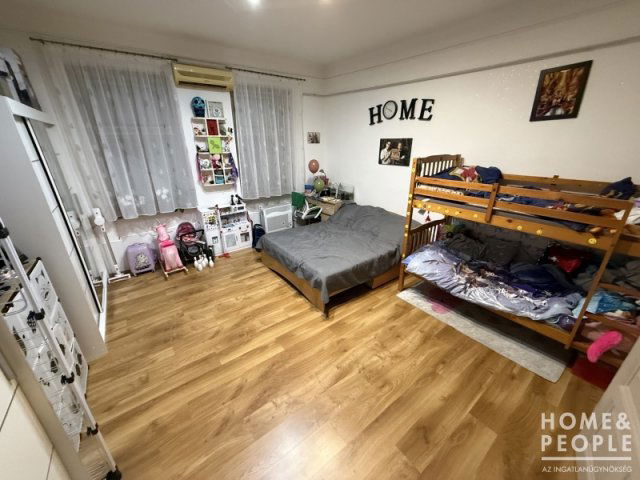 Eladó téglalakás, Szegeden 34.99 M Ft, 1 szobás