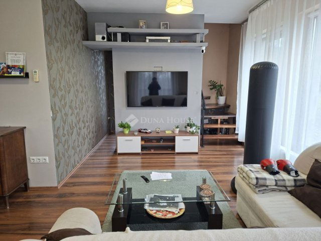 Eladó családi ház, Sóskúton 72 M Ft, 3 szobás