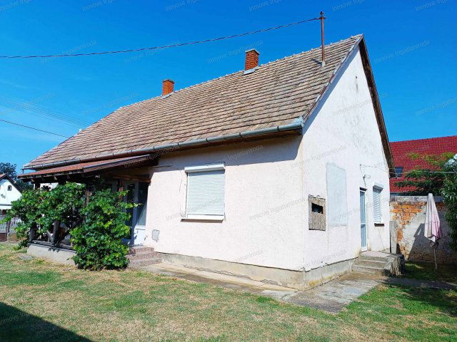 Eladó családi ház, Buzsákon 48 M Ft, 4 szobás