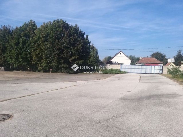 Eladó ipari ingatlan, Szigetújfalun 250 M Ft